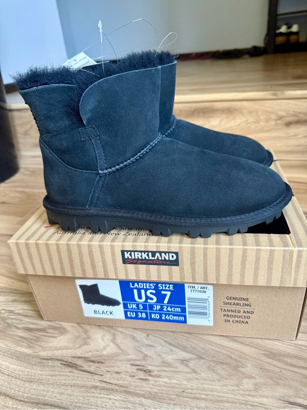 Kirkland Signature Black Shearling-Lined Women's Boots